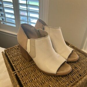 Sorel Cream and Tan Open-Toe Mules